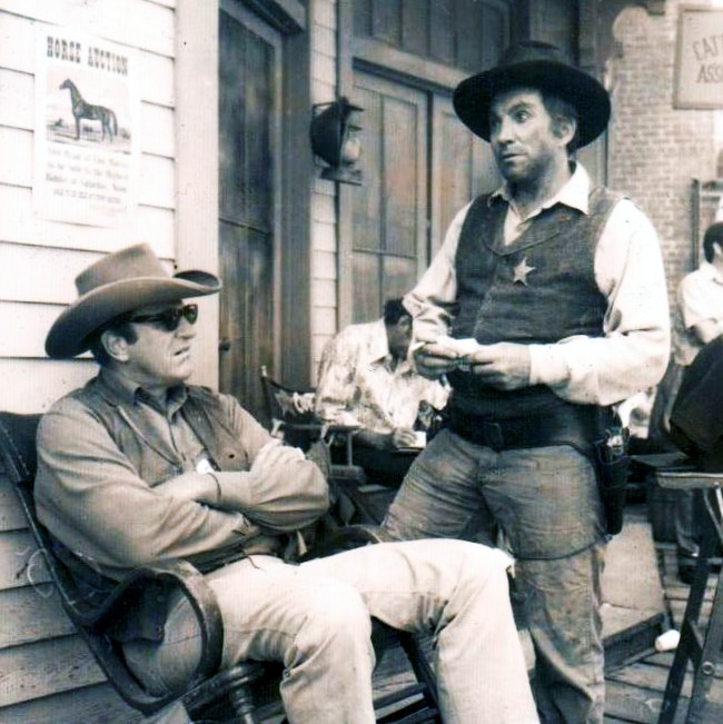 Hollywood - Världens längsta tv western Gunsmoke med James Arness och veckans gäst Cameron Mitchell